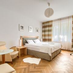 Отель Airport Apartment Kings Bed by 404 Rooms Польша, Варшава - отзывы, цены и фото номеров - забронировать отель Airport Apartment Kings Bed by 404 Rooms онлайн комната для гостей