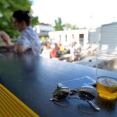 The Hive Party Hostel бассейн