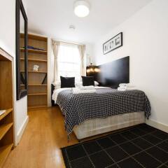 Отель Studios 2 Let North Gower комната для гостей
