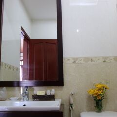 Отель Nhi Trung Hotel Вьетнам, Хойан - отзывы, цены и фото номеров - забронировать отель Nhi Trung Hotel онлайн ванная