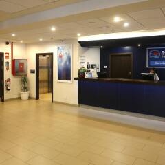 Отель Travelodge Barcelona Poblenou интерьер отеля фото 3