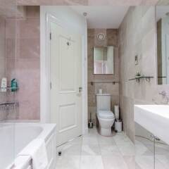 Отель Outstanding Trafalgar Penthouse sleeps 8 Великобритания, Лондон - отзывы, цены и фото номеров - забронировать отель Outstanding Trafalgar Penthouse sleeps 8 онлайн ванная фото 2