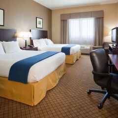 Holiday Inn Express Hotel and Suites Mankato East удобства в номере