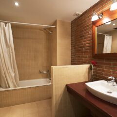 Отель Serennia Cest Apartamentos Arc de Triomf ванная фото 2
