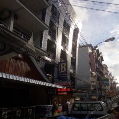 Отель Azhotel Patong парковка