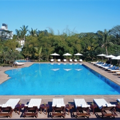 Отель The Leela Palace Bangalore бассейн фото 3