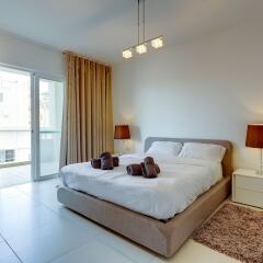 Отель Contemporary, Luxury Apartment With Valletta and Harbour Views Мальта, Слима - отзывы, цены и фото номеров - забронировать отель Contemporary, Luxury Apartment With Valletta and Harbour Views онлайн комната для гостей фото 3