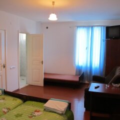 Отель Lyova & Sons B&B комната для гостей