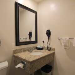 Отель Dunes Inn - Wilshire США, Лос-Анджелес - 1 отзыв об отеле, цены и фото номеров - забронировать отель Dunes Inn - Wilshire онлайн ванная
