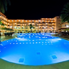 Отель Bahia Tropical Альмуньекар бассейн