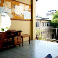 Отель Feung Nakorn Balcony Rooms and Cafe балкон