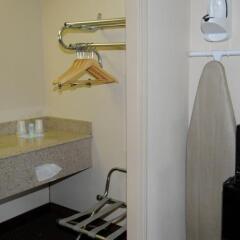 Отель Travelodge Columbus США, Колумбус - отзывы, цены и фото номеров - забронировать отель Travelodge Columbus онлайн сейф в номере