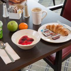 Отель Holiday Inn Express Glasgow City Centre Riverside в номере