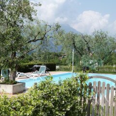 Отель Locanda Da Vittorio Манерба-дель-Гарда бассейн фото 3
