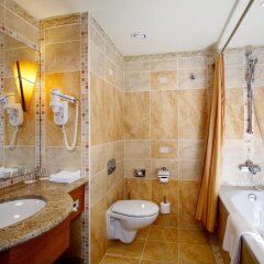 Отель Lindner Hotel Prague Castle Чехия, Прага - 2 отзыва об отеле, цены и фото номеров - забронировать отель Lindner Hotel Prague Castle онлайн ванная фото 2