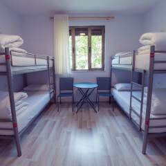 ART Hostel & Apartments Тирана комната для гостей