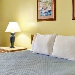 Отель Days Inn & Suites by Wyndham Davenport США, Давенпорт - отзывы, цены и фото номеров - забронировать отель Days Inn & Suites by Wyndham Davenport онлайн комната для гостей фото 4
