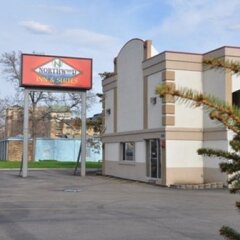 Отель Northwood Inn & Suites Блумингтон парковка