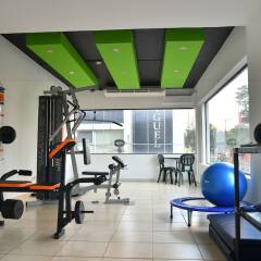 Convair Hotel фитнесс-зал