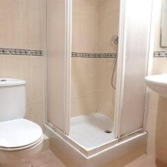 Отель Aptbcn Rambla Guest House Барселона ванная фото 2