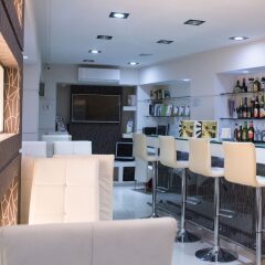Отель Epidavros Hotel Греция, Афины - 7 отзывов об отеле, цены и фото номеров - забронировать отель Epidavros Hotel онлайн гостиничный бар