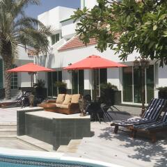Отель Al Khalidiah Resort ОАЭ, Шарджа - 1 отзыв об отеле, цены и фото номеров - забронировать отель Al Khalidiah Resort онлайн бассейн фото 3