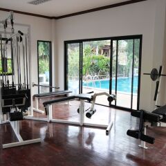 Отель Southern Lanta Resort фитнесс-зал фото 3