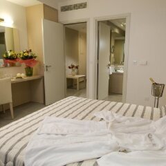 Отель Capital Coast Resort & Spa Кипр, Пафос - 13 отзывов об отеле, цены и фото номеров - забронировать отель Capital Coast Resort & Spa онлайн комната для гостей фото 4