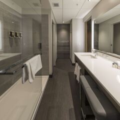 Отель Hôtel & Suites Normandin Lévis Канада, Сен-Николя - отзывы, цены и фото номеров - забронировать отель Hôtel & Suites Normandin Lévis онлайн ванная