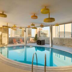 Отель TRYP by Wyndham Abu Dhabi City Centre бассейн