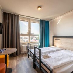 Отель a&o Stuttgart City Германия, Штутгарт - 1 отзыв об отеле, цены и фото номеров - забронировать отель a&o Stuttgart City онлайн комната для гостей фото 2