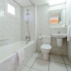 Отель Paramount Aparthotel Кипр, Протарас - отзывы, цены и фото номеров - забронировать отель Paramount Aparthotel онлайн ванная