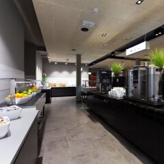 Отель a&o Frankfurt Ostend Германия, Франкфурт-на-Майне - отзывы, цены и фото номеров - забронировать отель a&o Frankfurt Ostend онлайн питание фото 2