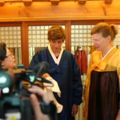 Отель Bukchonmaru Hanok Guesthouse гостиничный бар