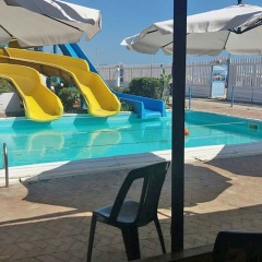 Отель Holiday Park Home Агридженто бассейн