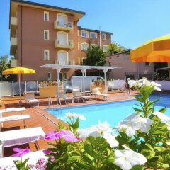 Отель Residence I Girasoli Римини бассейн фото 3