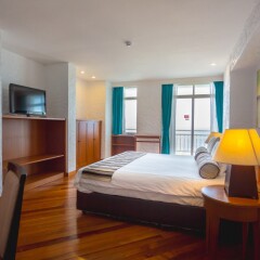 Отель Waterfront Suites Phuket by Centara комната для гостей фото 5