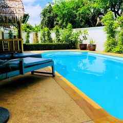 Отель Thai Family Rawai Pool Villa бассейн