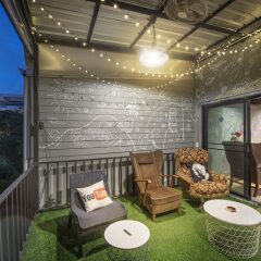 Sloth Hostel Don Mueang Бангкок балкон