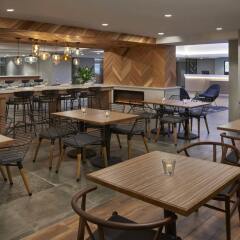 Отель Fairfield by Marriott Montreal Downtown Канада, Монреаль - отзывы, цены и фото номеров - забронировать отель Fairfield by Marriott Montreal Downtown онлайн питание фото 3