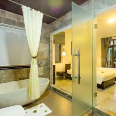 Отель Phu Thinh Boutique Resort And Spa Хойан ванная