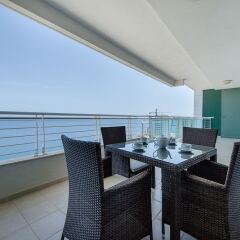 Отель Seafront Luxury Apartment Incl Pool Мальта, Слима - отзывы, цены и фото номеров - забронировать отель Seafront Luxury Apartment Incl Pool онлайн балкон
