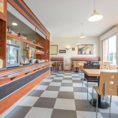 Отель Hôtel Akena City Agen Castelculier гостиничный бар
