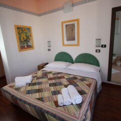 Hotel Britannia сейф в номере