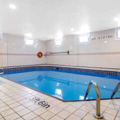 Отель Quality Inn Downtown Inner Harbour Канада, Виктория - отзывы, цены и фото номеров - забронировать отель Quality Inn Downtown Inner Harbour онлайн бассейн
