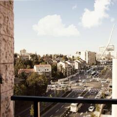 Jerusalem Gardens Hotel & Spa Израиль, Иерусалим - 8 отзывов об отеле, цены и фото номеров - забронировать отель Jerusalem Gardens Hotel & Spa онлайн балкон