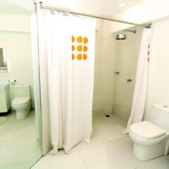 Отель Islands Stays Hotels- Mactan Филиппины, Лапу-Лапу - 3 отзыва об отеле, цены и фото номеров - забронировать отель Islands Stays Hotels- Mactan онлайн ванная фото 2