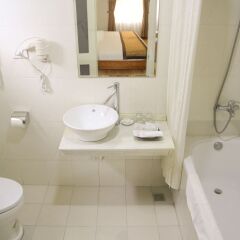Отель Cherry Hotel 2 Вьетнам, Ханой - отзывы, цены и фото номеров - забронировать отель Cherry Hotel 2 онлайн ванная фото 2