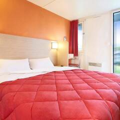 Отель Premiere Classe Paris Ouest - Pont de Suresnes комната для гостей