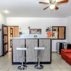 Отель Cabo Accomodations for Everyone Педрегал гостиничный бар